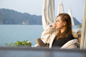 travel-alone-on-halong-cruise