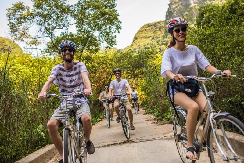 The-auco-biking-Viet-Hai