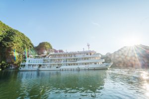 auco-in-halong-bay