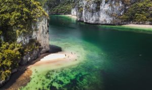 Difference between Halong Bay Lan Ha Bay
