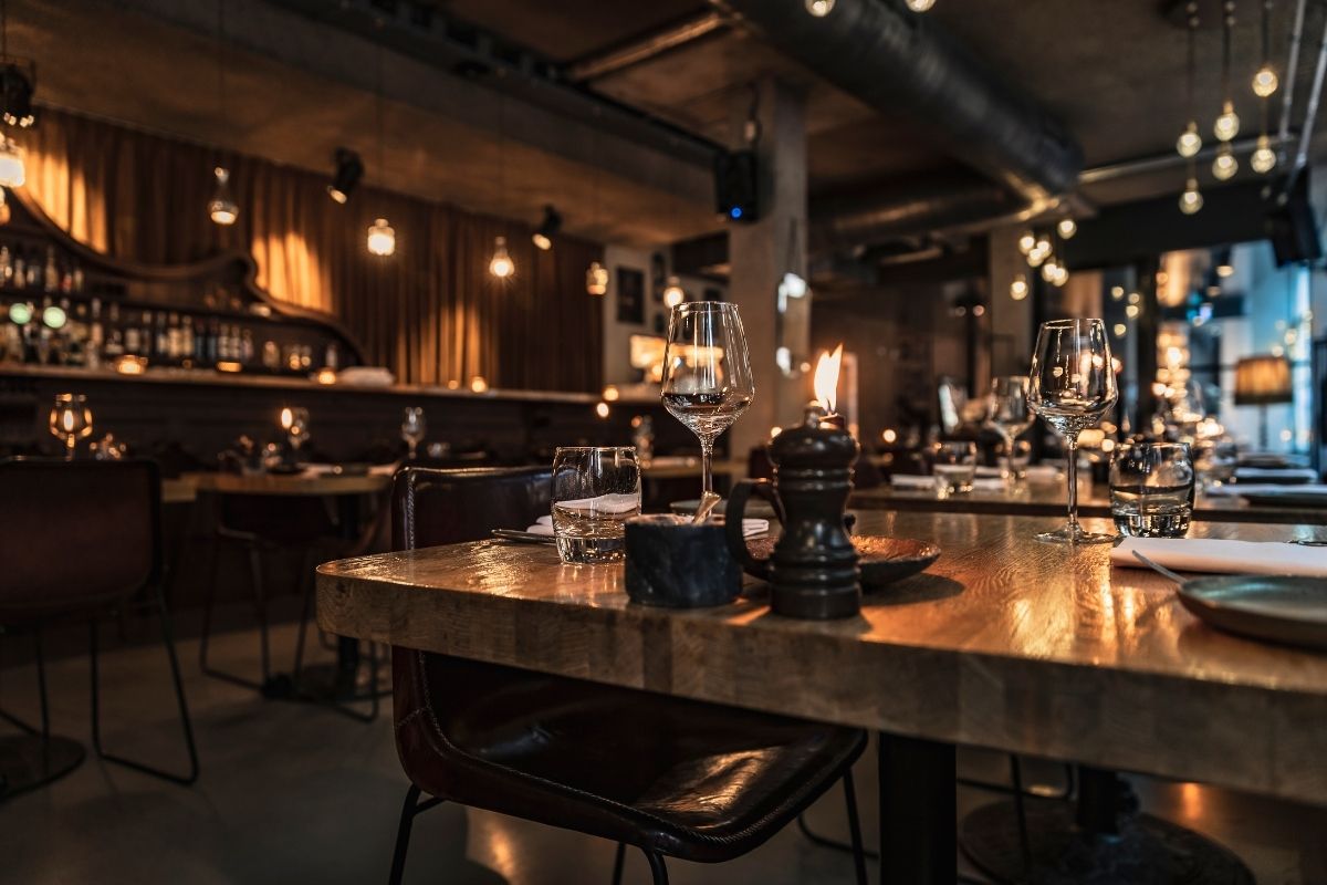 Best Halong Bay Restaurants for All Food Lovers - Bhaya Cruises (4.1)