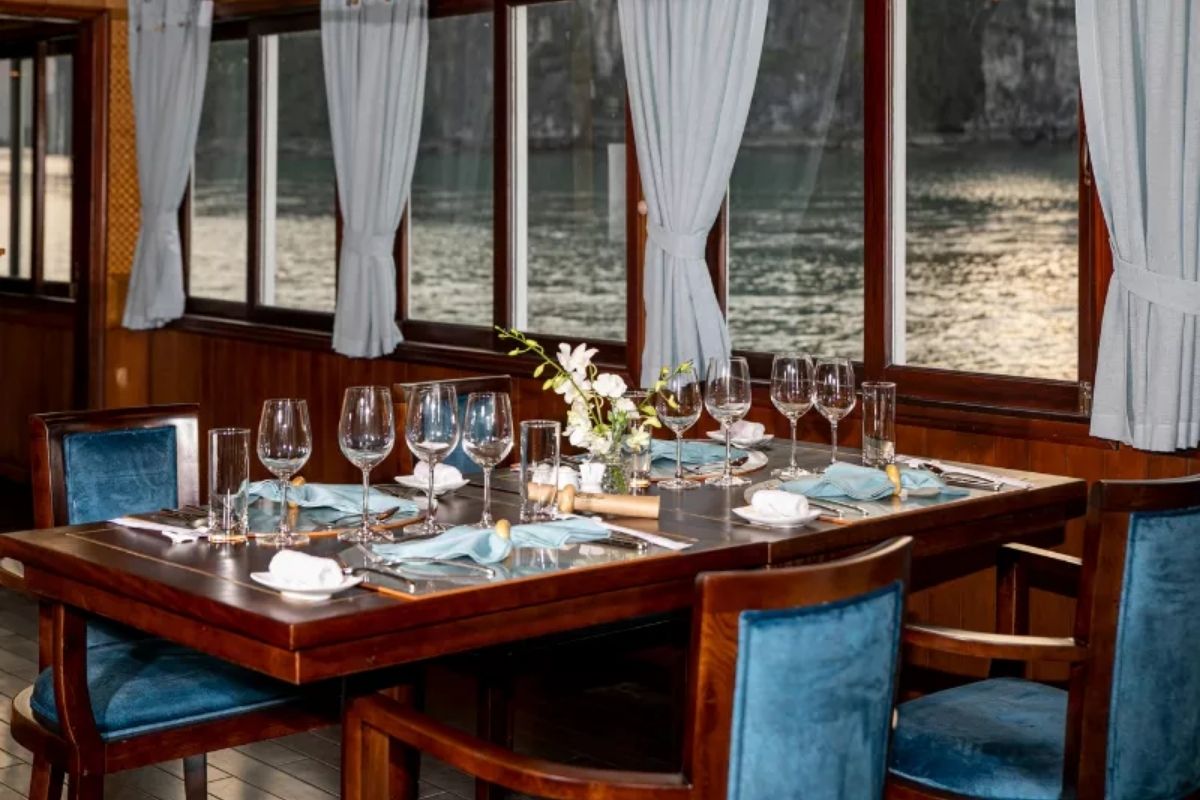 Best Halong Bay Restaurants for All Food Lovers - Bhaya Cruises (7)