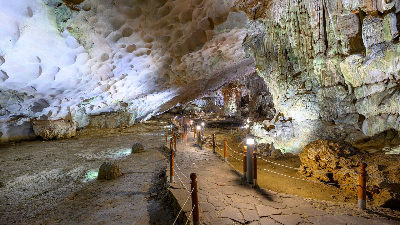 Sung Sot Island - sung sot cave - bhaya cruise - halong bay vietnam