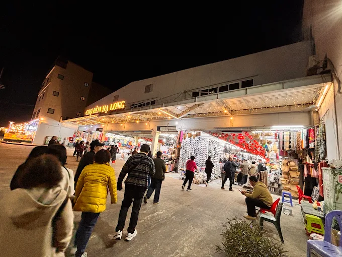 halong night market