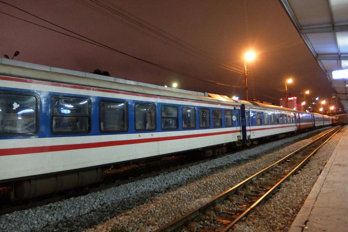 Get from Sapa to Halong by train