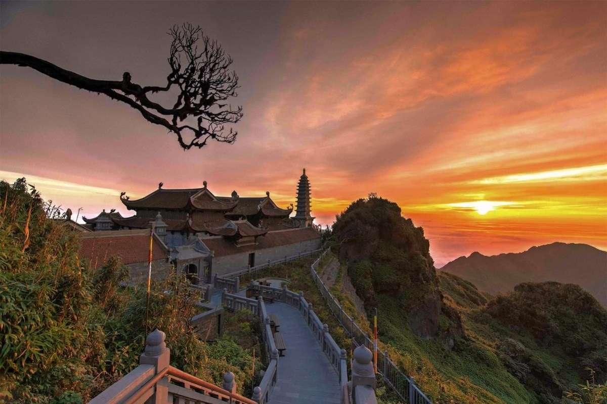 Yen Tu mountain