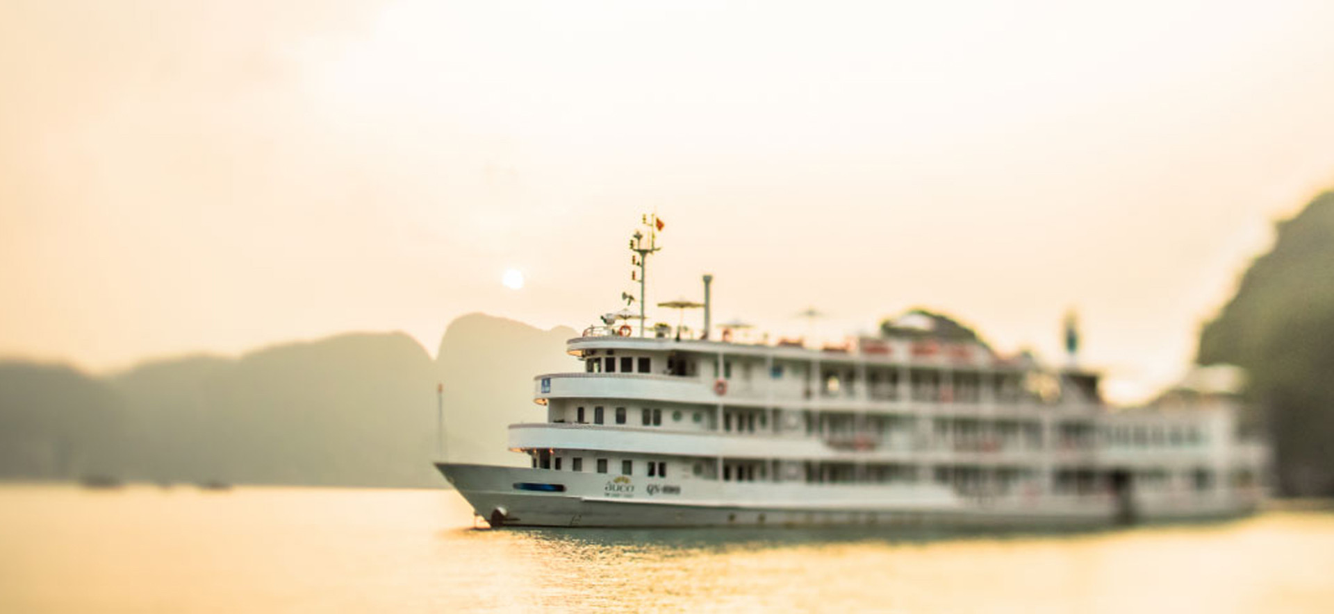 auco cruise halong