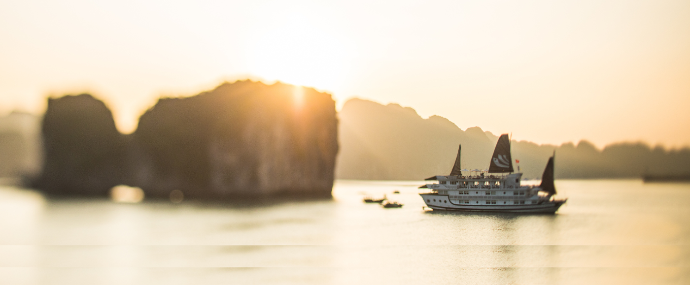 Bhaya Classic Halong Bay overnight cruise - 1400x579