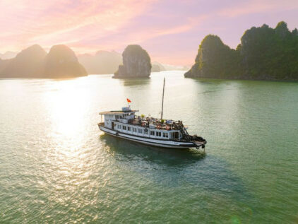 tàu du lịch vịnh hạ long