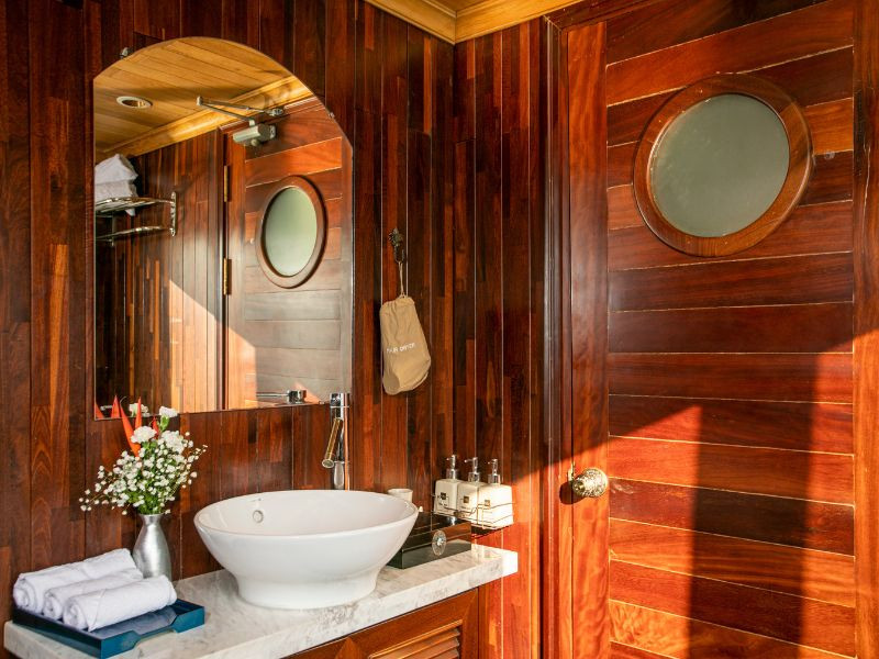 Bhaya Legend Private Charter 2 days Halong Bay