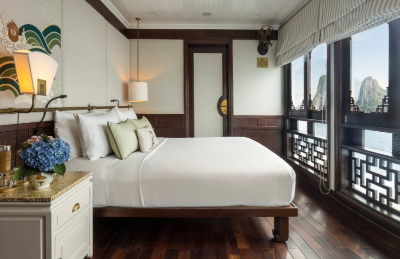 Grand Deluxe Cabin Au Co cruise