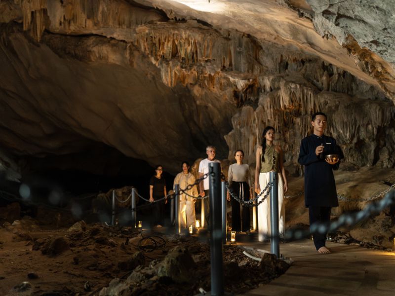 Tien Ong Cave, Halong Bay