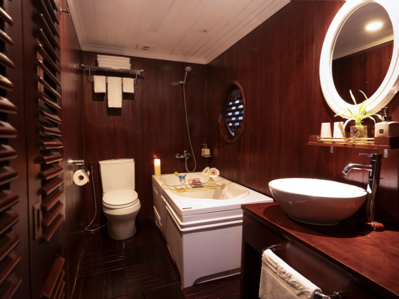 3 days explore Halong Bay on wooden boat