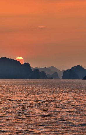 Destination image Bai Tu Long Bay
