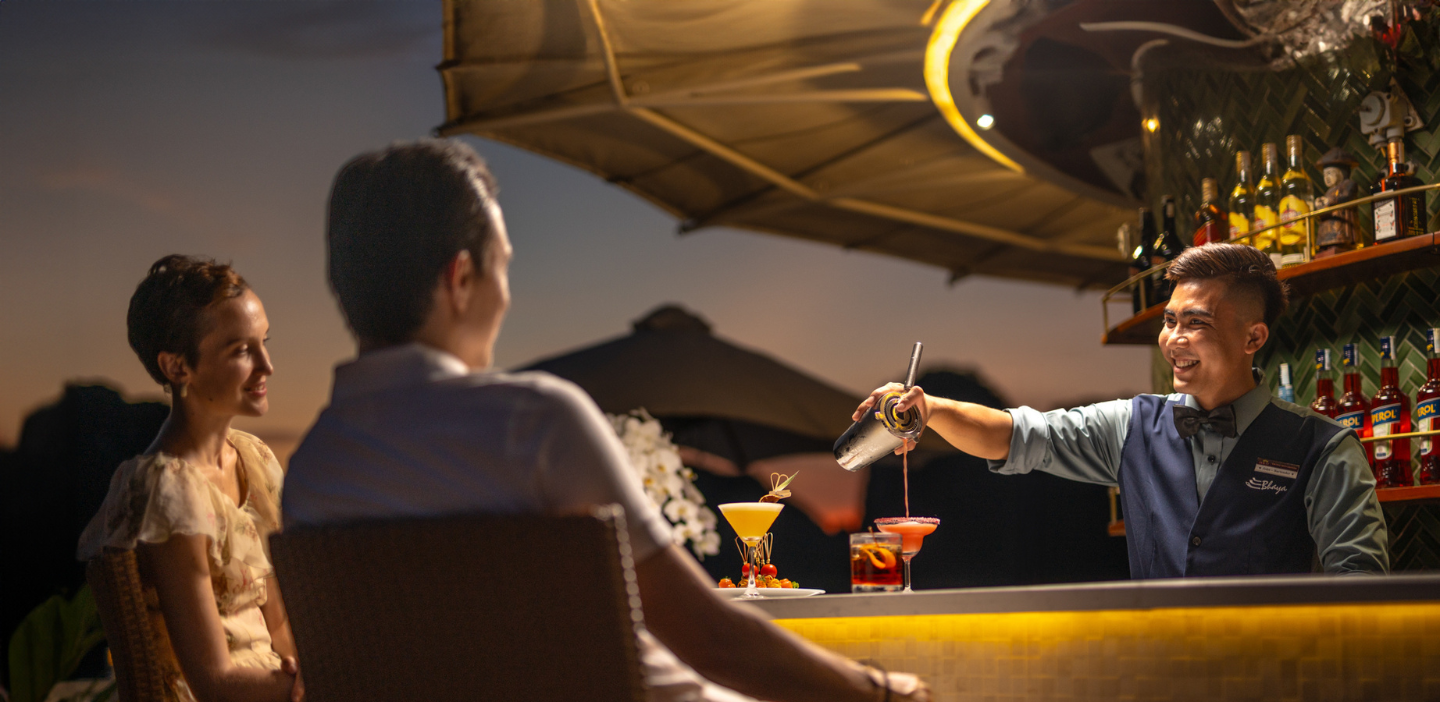 Bar & Lounges Experience