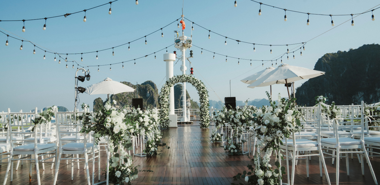 Summer wedding in Halong