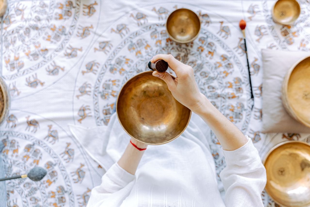 Singing bowl therapy workshop