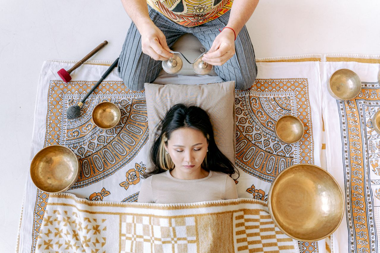 Singing bowl therapy workshop