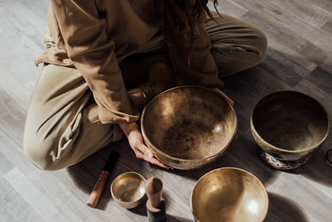 Singing bowl therapy workshop