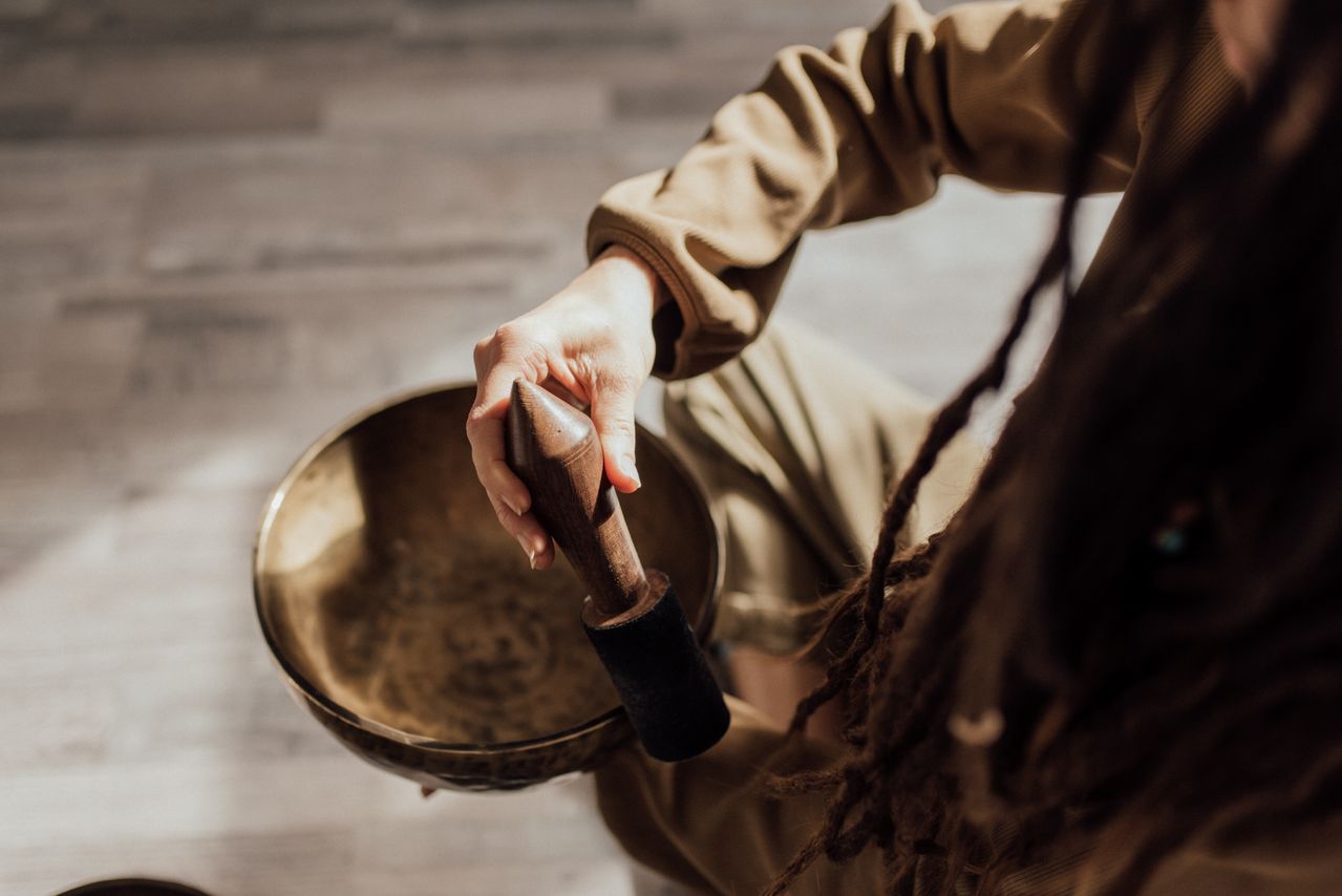 Singing bowl therapy workshop