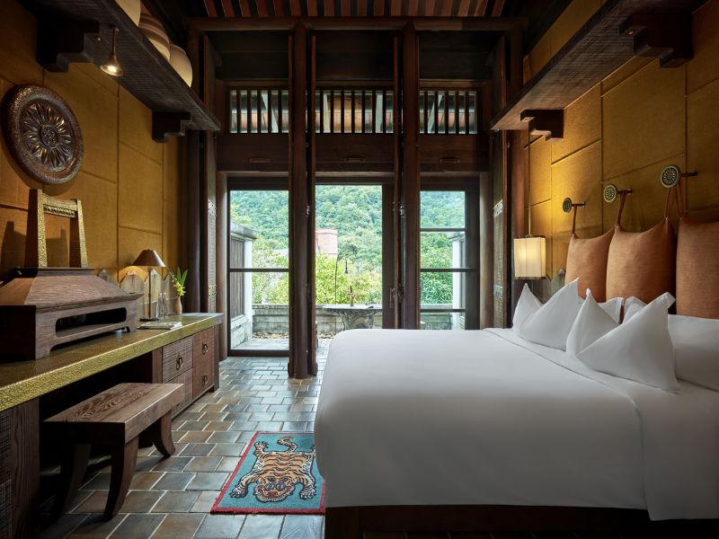 Halong Cruise & Yen Tu Mountain Retreat Journey