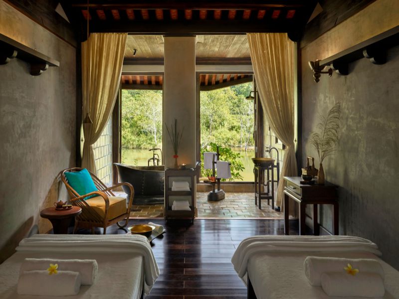 Halong Cruise & Yen Tu Mountain Retreat Journey