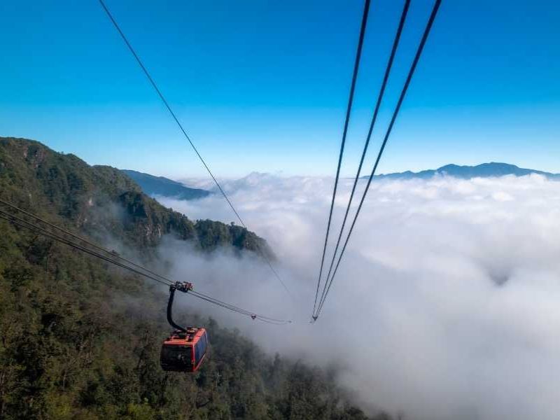 Cable car from sapa to fansipan peak